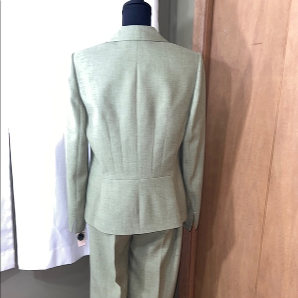 NWT Jones Studio Classic Women's Sage Green Blazer and Pants Set - Picture 4 of 8